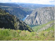 O  Río Sil pasando pola Ribeira Sacra.